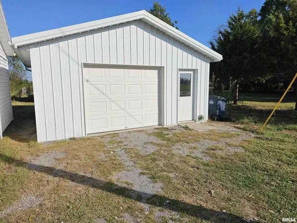 233 N US Hwy 45, Cisne, IL 62823
