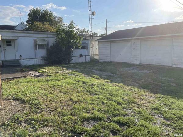 312 E RANDOLPH ST, Mcleansboro, IL 62859