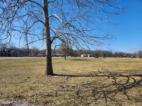 821 Bluebell RD, Duquoin, IL 62832