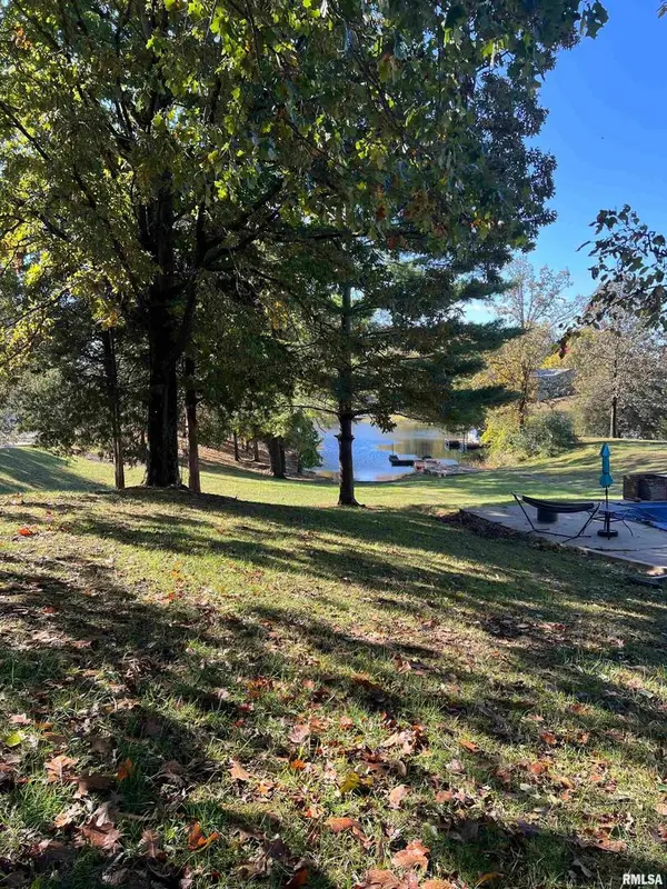 000 Egypt Shores RD, Creal Springs, IL 62922