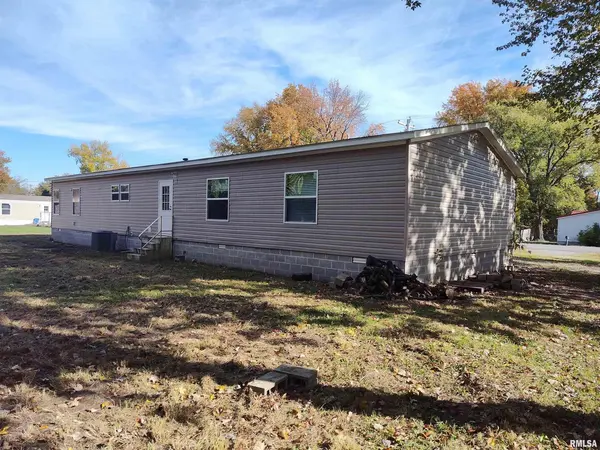 1207 SW 6TH ST, Fairfield, IL 62837
