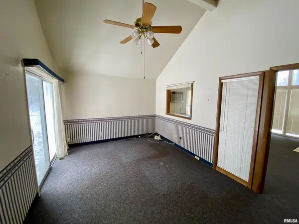 205 N DAVIS AVE, Centralia, IL 62801