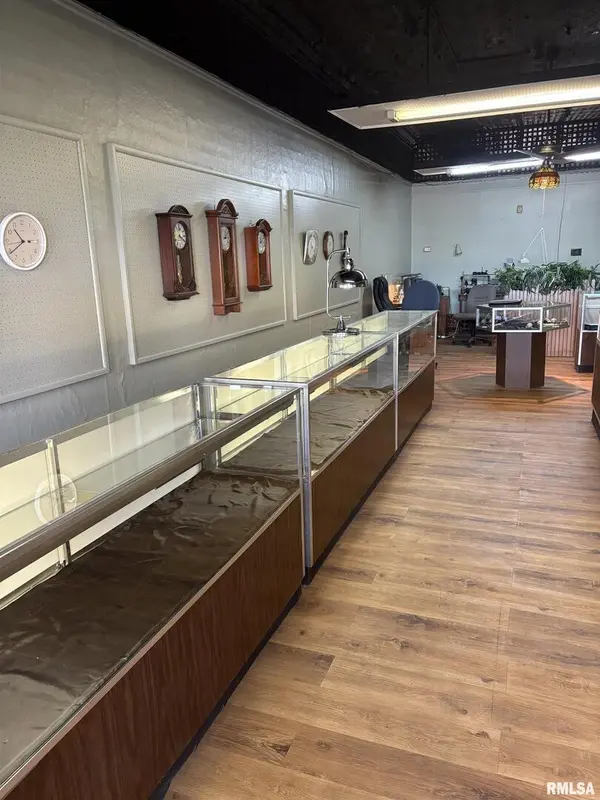 128 & 130 E MAIN ST, West Frankfort, IL 62896