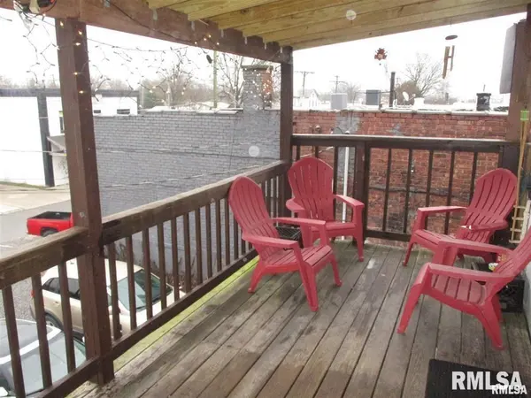 109 E MAIN ST, Benton, IL 62812