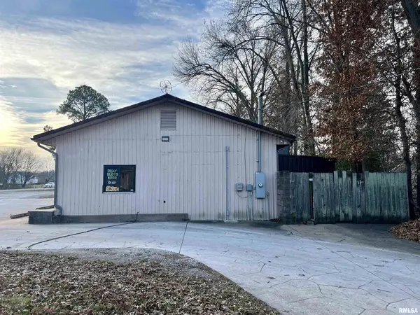 18375 Route 37 HWY, West Frankfort, IL 62896