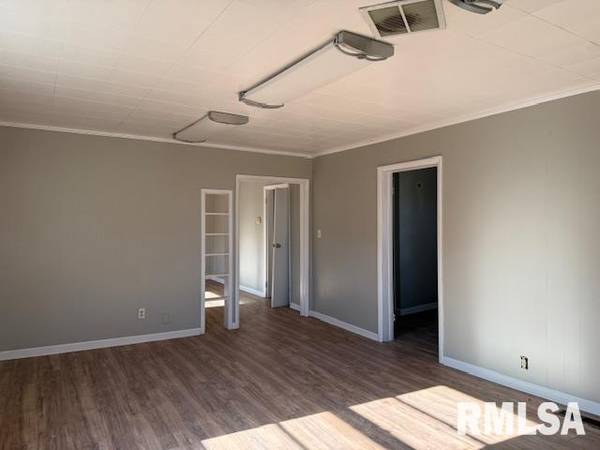 403 S MAIN ST, Harrisburg, IL 62946
