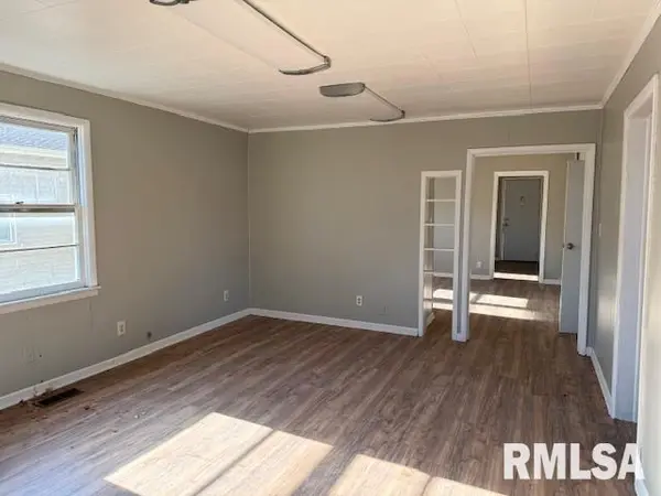 403 S MAIN ST, Harrisburg, IL 62946