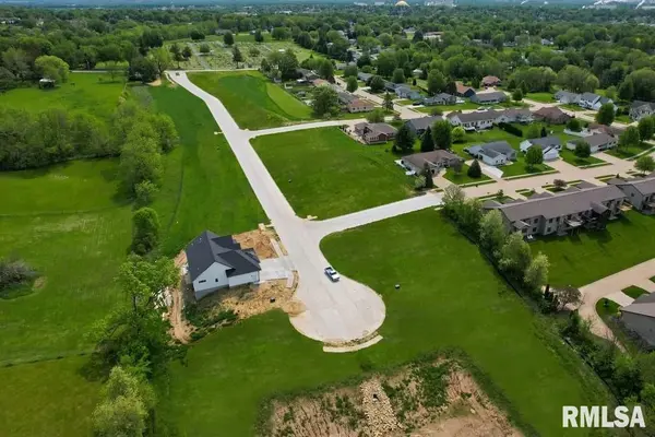 1921 Zara, Clinton, IA 52732