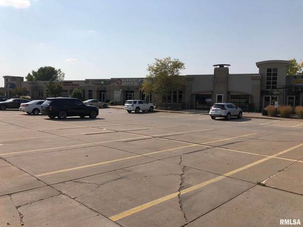 5252 UTICA RIDGE RD, Davenport, IA 52807