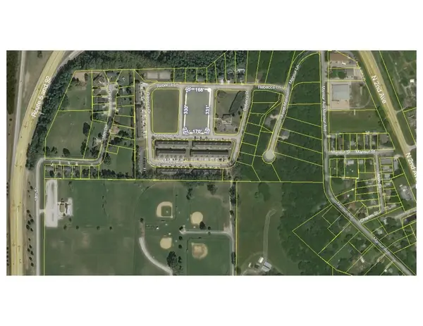 800 Johns PL, Carbon Cliff, IL 61239