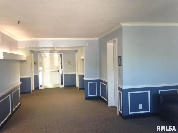 1035 LINCOLN RD #102, Bettendorf, IA 52722