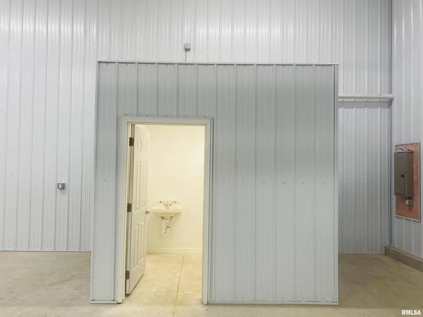 Address not disclosed, Davenport, IA 52806