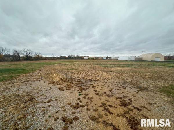 615 S 6TH AVE, De Witt, IA 52742