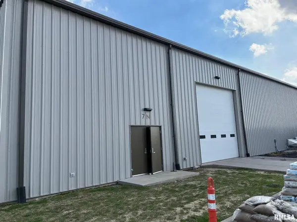922 MISSISSIPPI Pkwy, East Moline, IL 61244