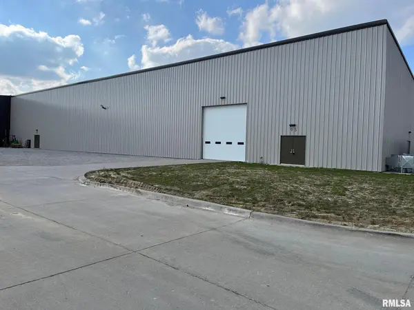 922 MISSISSIPPI Pkwy, East Moline, IL 61244