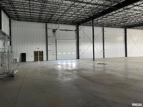 922 MISSISSIPPI Pkwy, East Moline, IL 61244