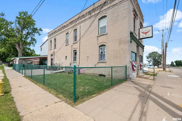 106 3RD ST, Low Moor, IA 52757