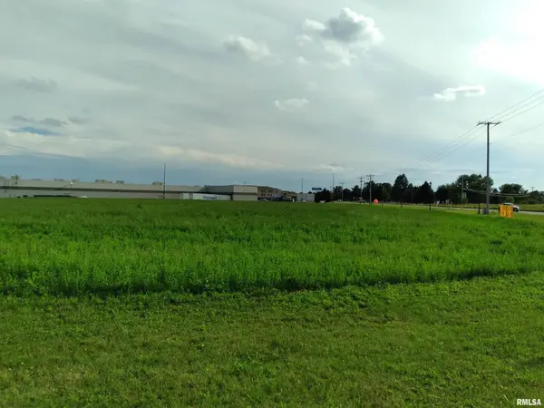 2401 MANUFACTURING DR, Clinton, IA 52732