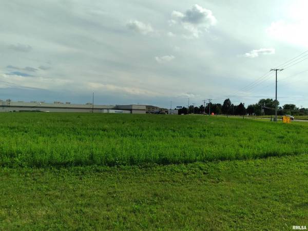2401 MANUFACTURING DR, Clinton, IA 52732