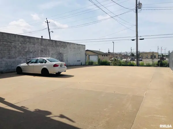 1115 W 3RD ST, Davenport, IA 52802