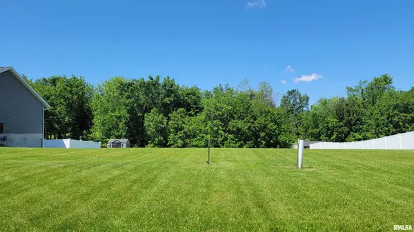 508 PRAIRIE MEADOW DR, Blue Grass, IA 52726
