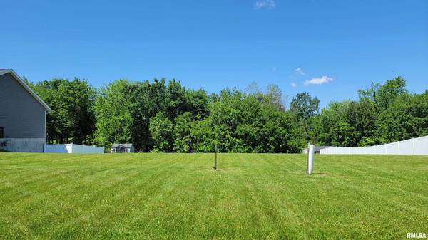 508 PRAIRIE MEADOW DR, Blue Grass, IA 52726