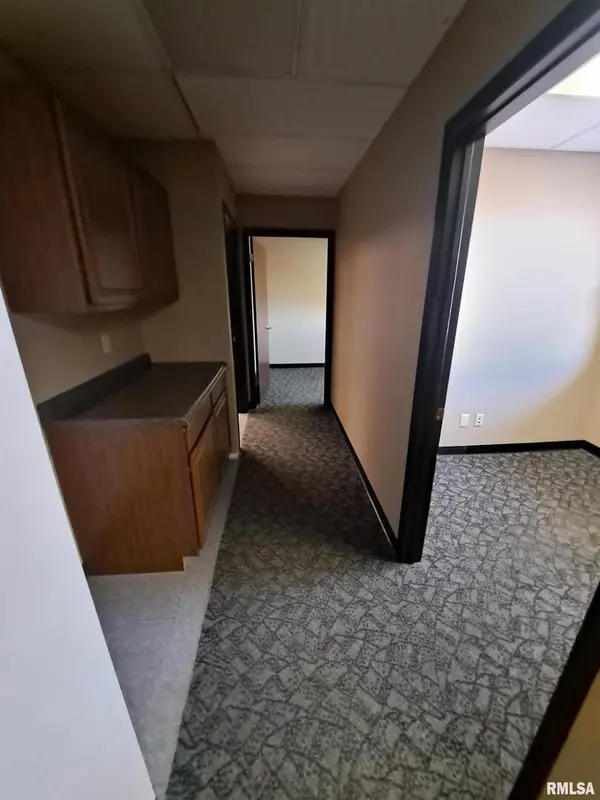 4711 N BRADY ST, Davenport, IA 52806