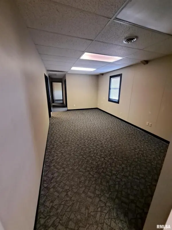 4711 N BRADY ST, Davenport, IA 52806