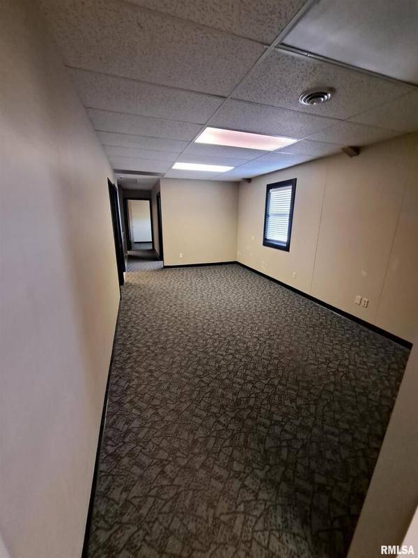 4711 N BRADY ST, Davenport, IA 52806