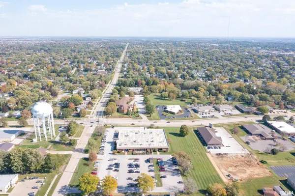 3740 UTICA RIDGE RD, Bettendorf, IA 52722