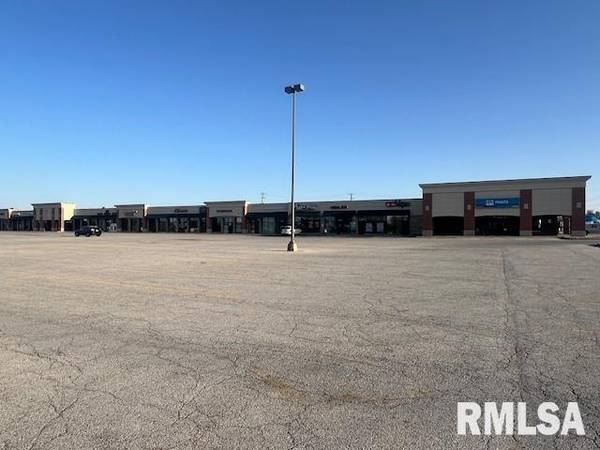 2332 SPRUCE HILLS DR, Bettendorf, IA 52722