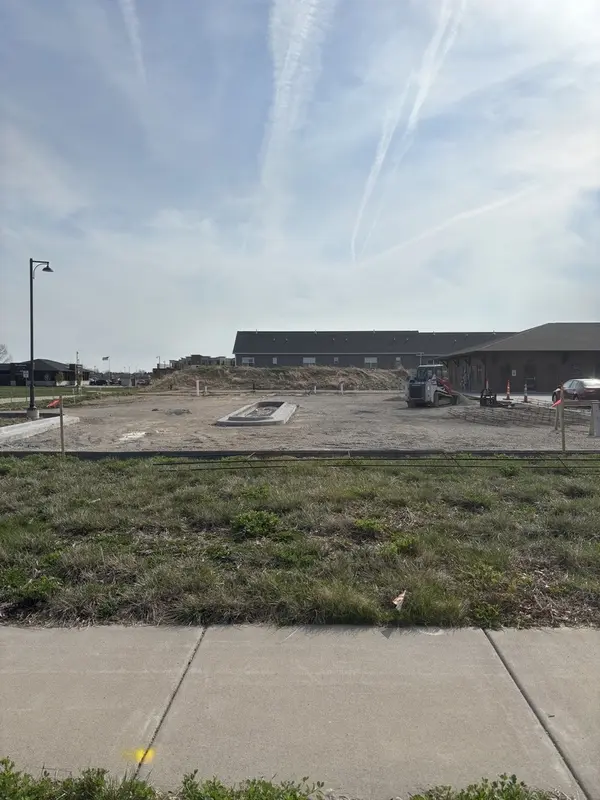 5277 PINECREEK LN #B, Bettendorf, IA 52722
