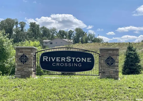 907 Riverstone RD, Clinton, IA 52732