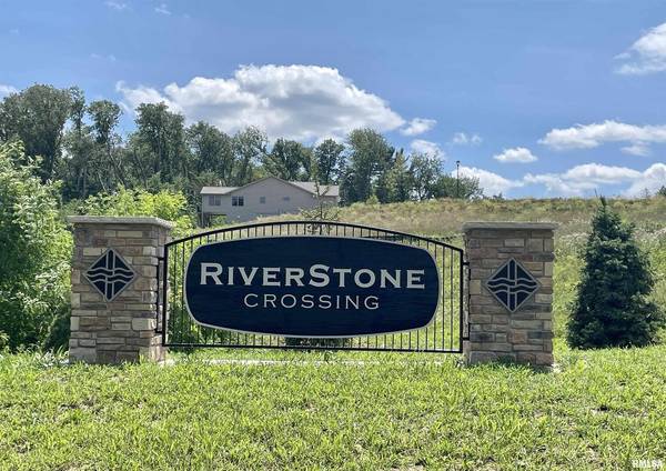 927 Riverstone RD, Clinton, IA 52732