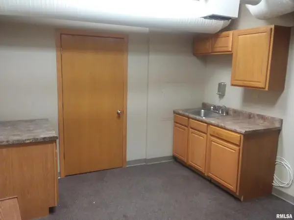 4711 N BRADY ST, Davenport, IA 52806