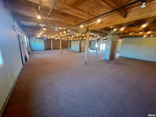 4711 N BRADY ST, Davenport, IA 52806