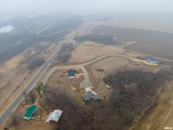 4038 ROCK CREEK CT, Camanche, IA 52730