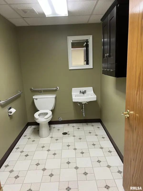 5123 MIDDLE RD #120, Bettendorf, IA 52722