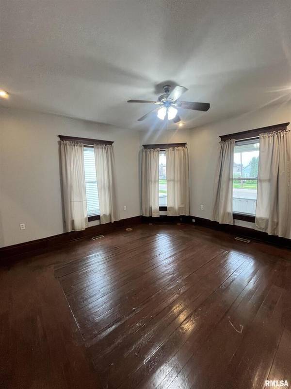 226 2ND AVE S, Clinton, IA 52732