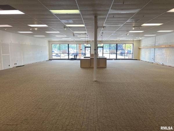 609 AVENUE OF THE CITIES, East Moline, IL 61244