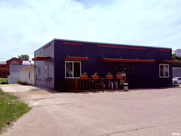 719 11TH ST, De Witt, IA 52742