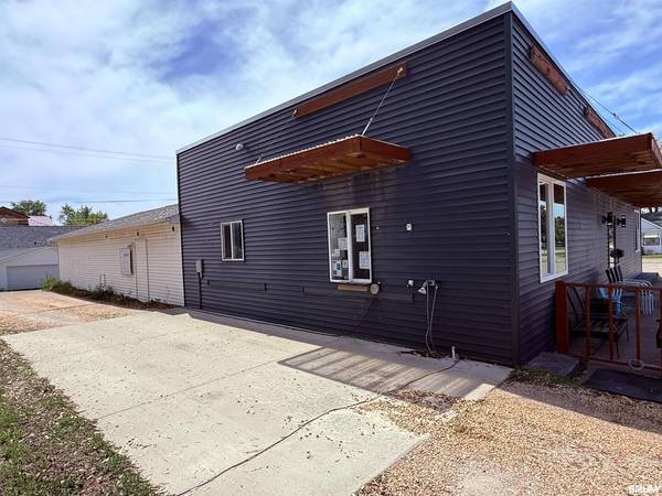719 11TH ST, De Witt, IA 52742