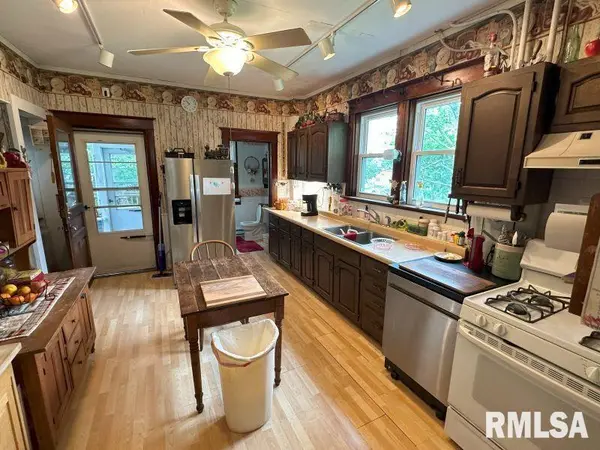 605 FULTON ST, Grand Mound, IA 52751