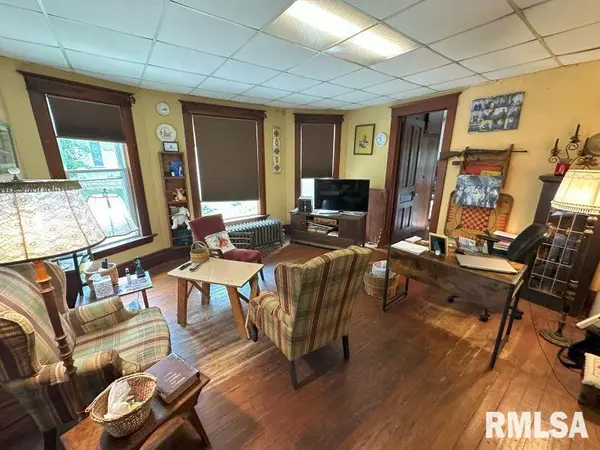 605 FULTON ST, Grand Mound, IA 52751