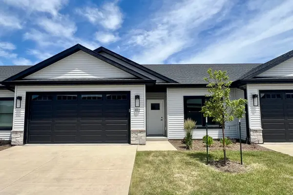 1875 Redbud CIR #102, Eldridge, IA 52748