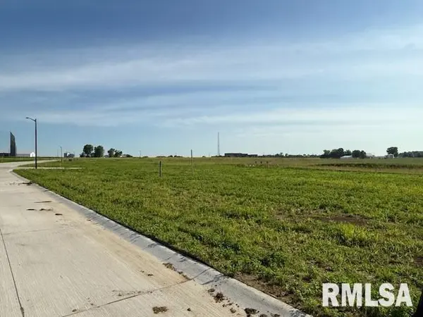 6376 MEYER RD, Bettendorf, IA 52722