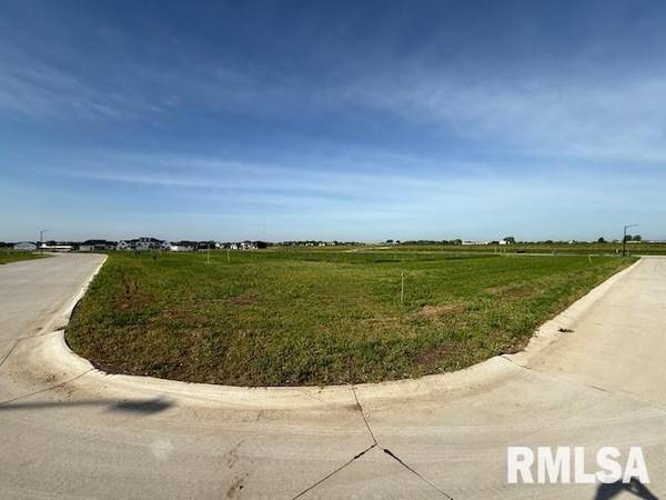 5726 MARTIN AVE, Bettendorf, IA 52722