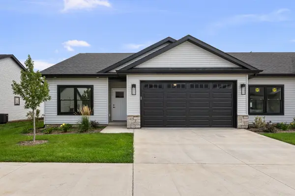1867 REDBUD CIR #103, Eldridge, IA 52748