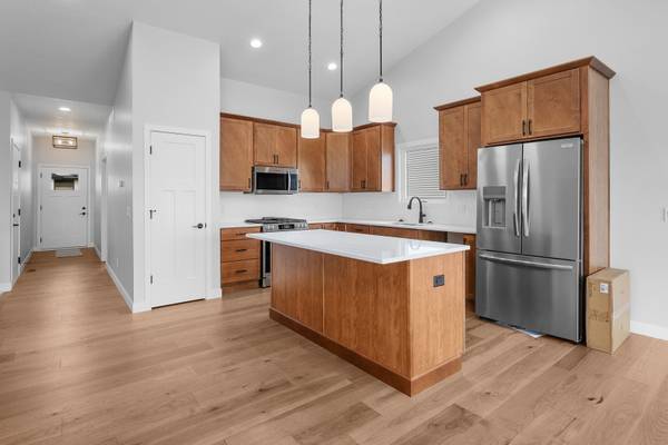 1867 REDBUD CIR #103, Eldridge, IA 52748