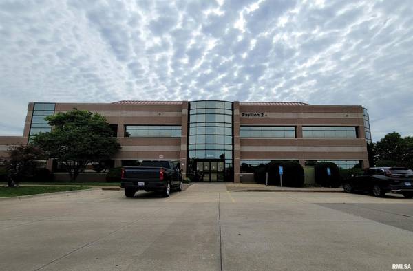 3400 DEXTER CT #1-105, Davenport, IA 52807